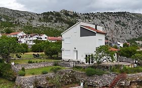 Villa The Cave